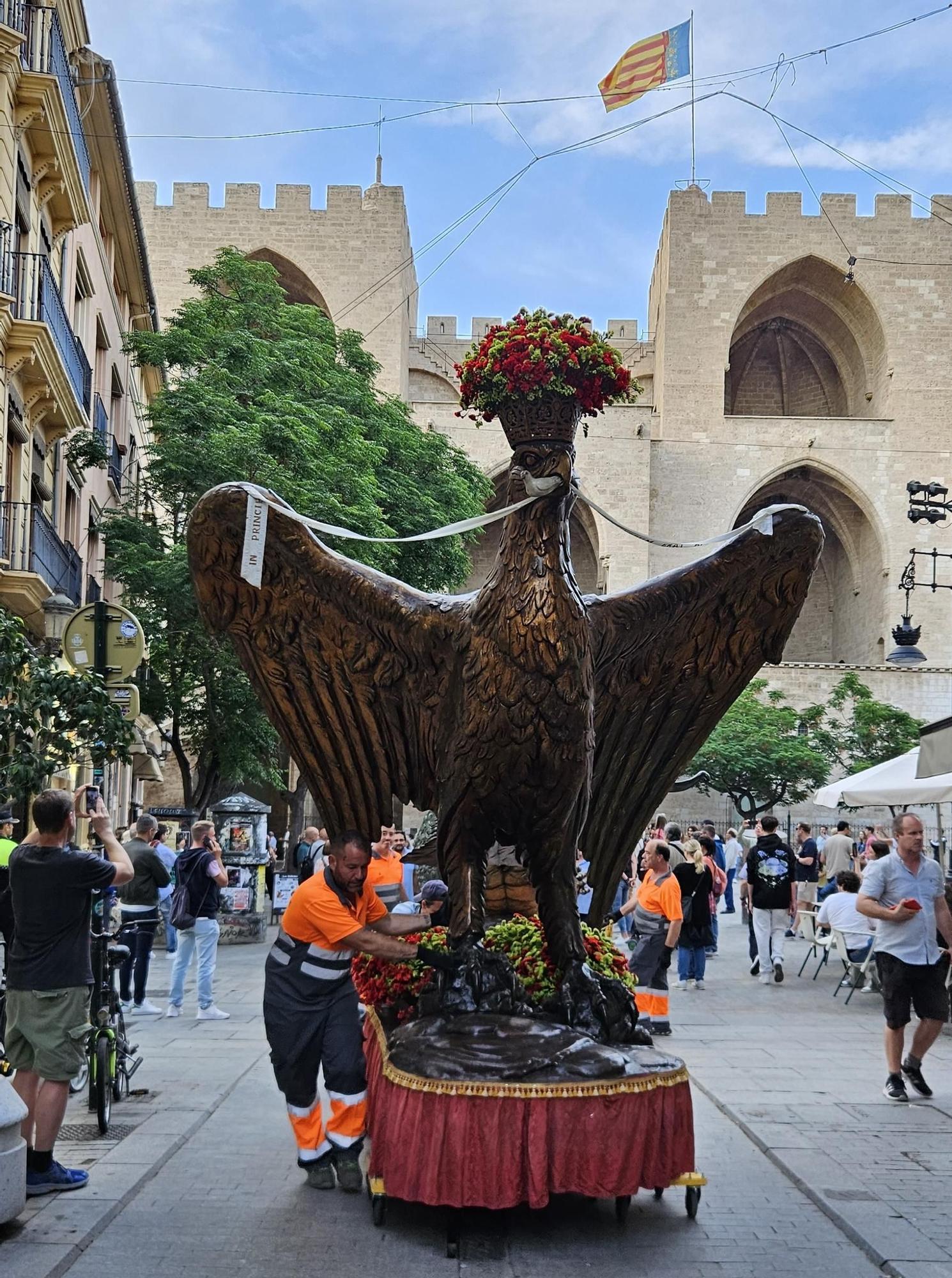 Así ha sido el traslado de las Rocas del Corpus a la Plaza de la Virgen