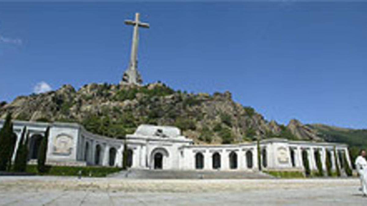 Reapertura. Imagen de la basílica y la cruz del Valle de los Caídos.