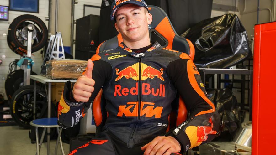 Dani Holgado prueba en Jerez la moto con la que Acosta ha sido el campeón