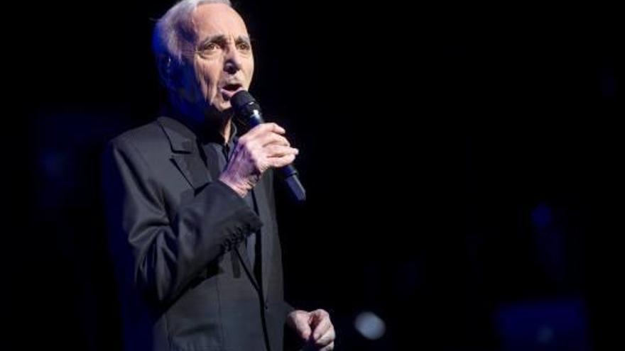 Aznavour, una veu de 94 anys omple el Gran Teatre del Liceu