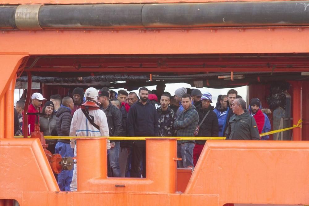 Llegada al puerto de Cartagena de los inmigrantes rescatados en el mar