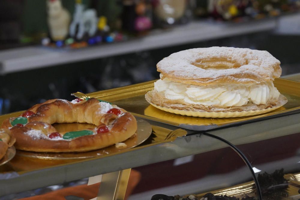 La venda de tortells de rams a Girona