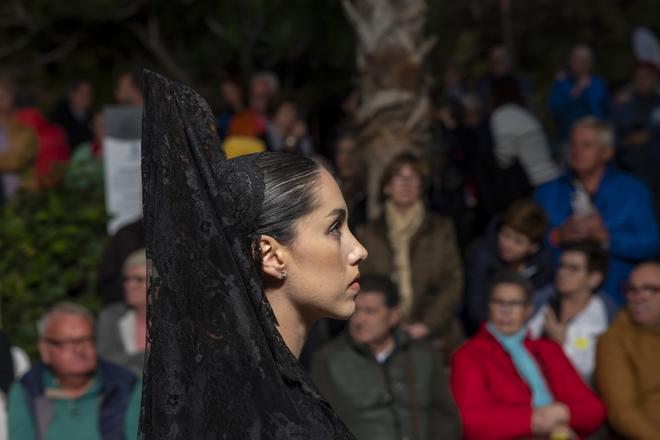 Quince cofradías con 19 pasos de la Semana Santa de Torrevieja recorren las calles ante miles de espectadores en Viernes Santo