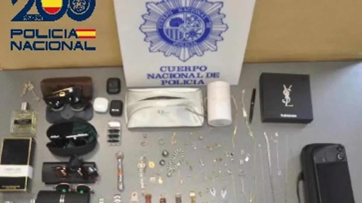 Joyas y enseres recuperados.