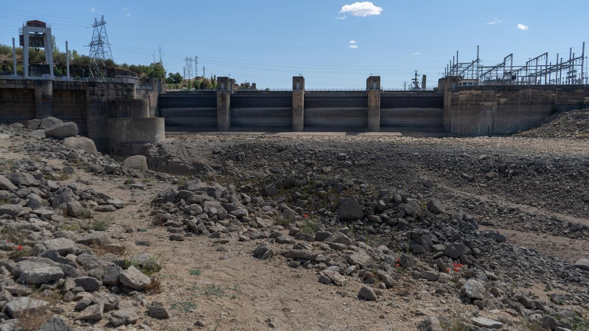 Presa de Ricobayo completamente seca durante este verano.