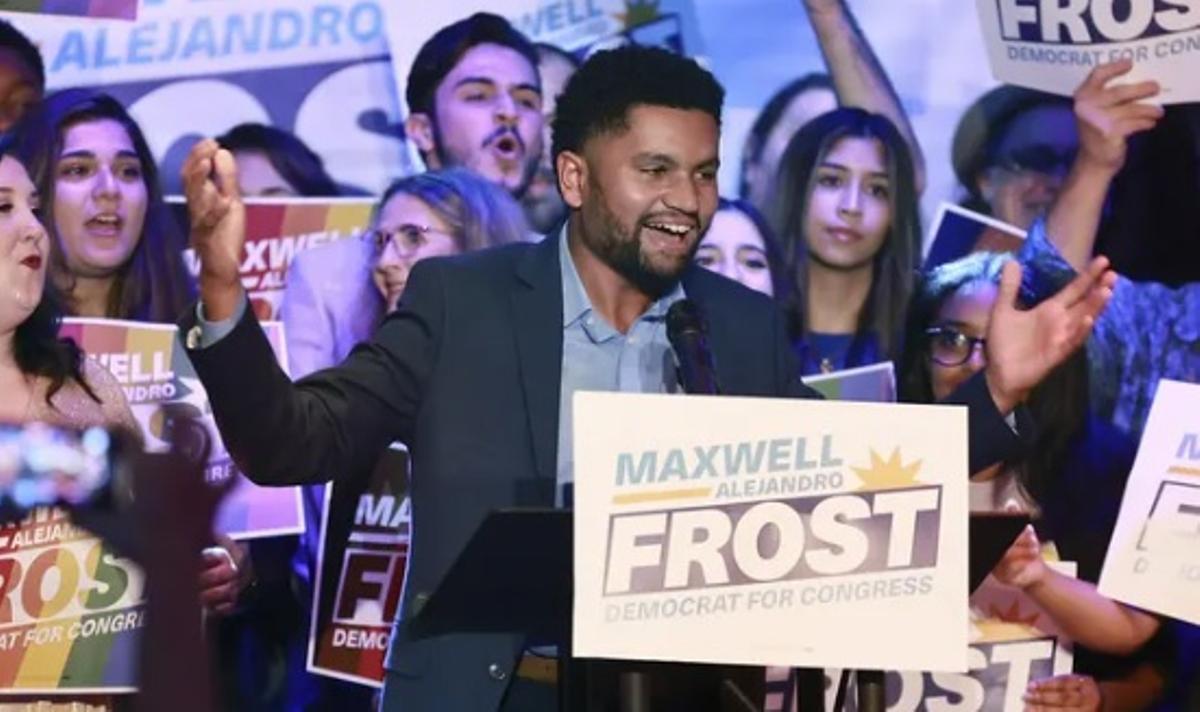 Els EUA elegeixen el seu primer congressista de la Generació Z. ¿Per què arrasen els demòcrates entre els joves?