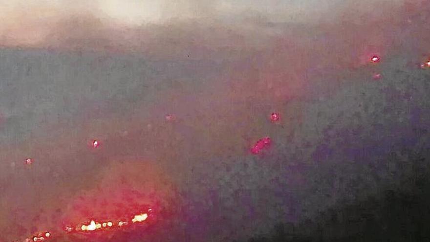 Estabilizan el incendio en San Martín de Trevejo, que evoluciona &quot;favorablemente&quot;