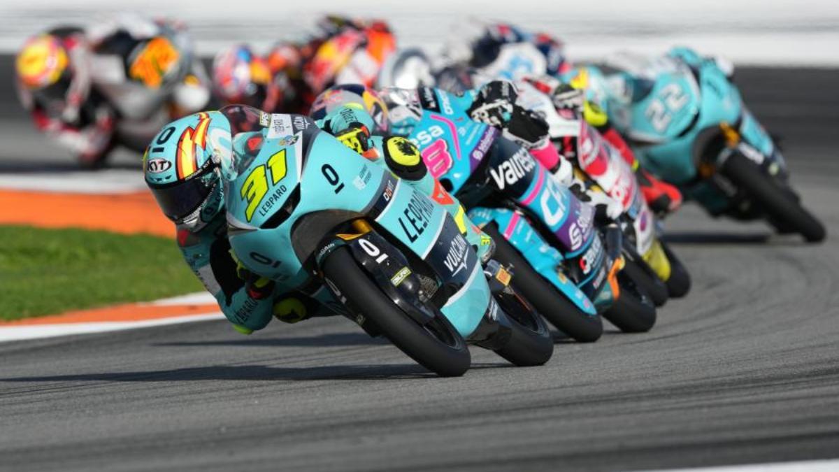 Adrián Fernández se llevó la primera victoria en Moto3