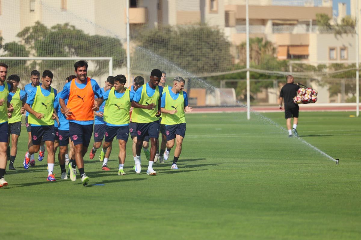 El primer entrenamiento de pretemporada de la UD Ibiza, en imágenes