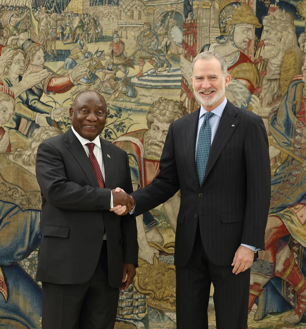 El Rey Felipe VI durante un encuentro con el presidente de Sudáfrica, Cyril Ramaphosa, en el Palacio de la Zarzuela, a 17 de abril de 2026
