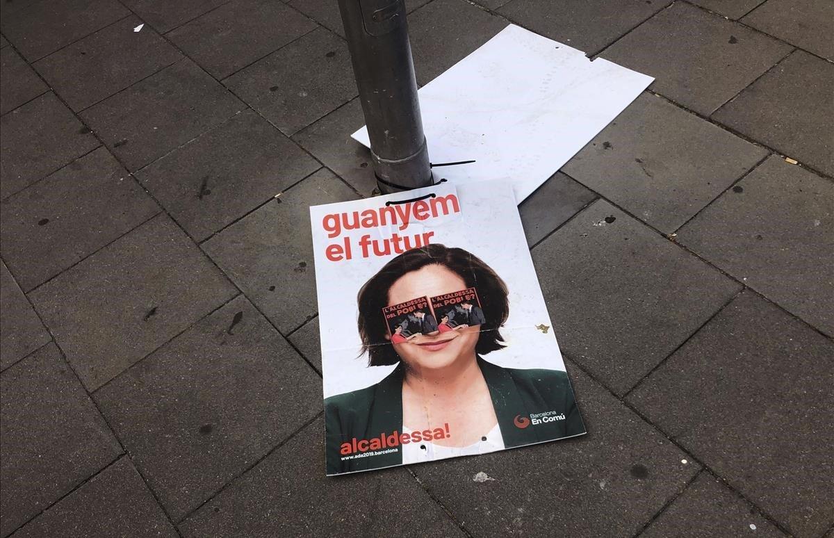 Cartel electoral de Barcelona En Comú tras las Elecciones Municipales en Barcelona.