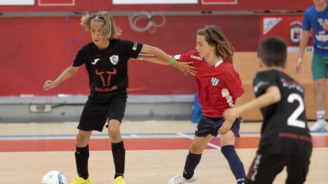 Un partido disputado ayer en As Travesas. // Javier Teniente