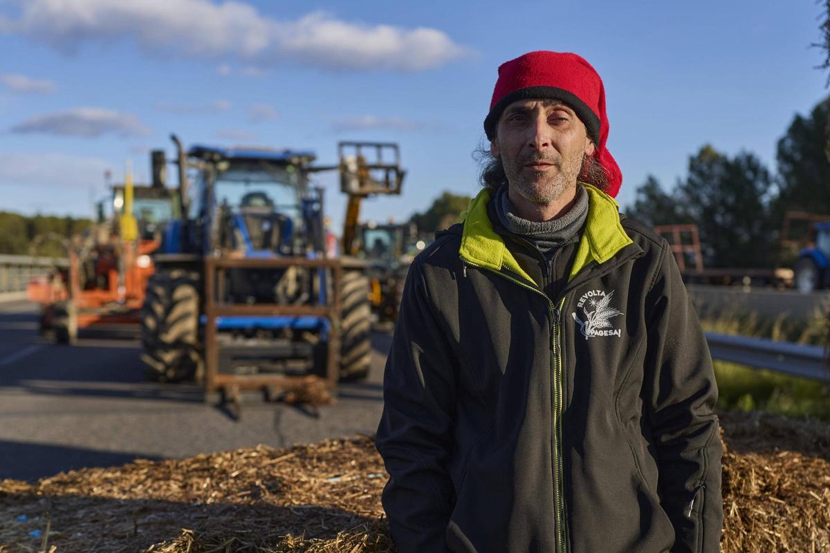 Les fotos del tall dels pagesos a l'AP-7 i l'N-II a l'Empordà