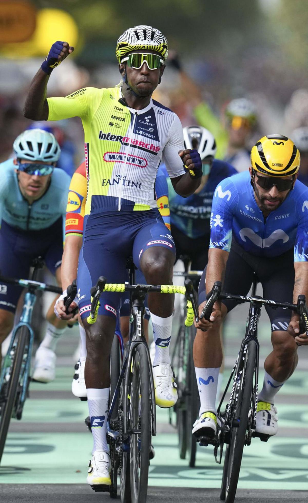 Girmay es converteix en el primer ciclista negre que guanya en el Tour