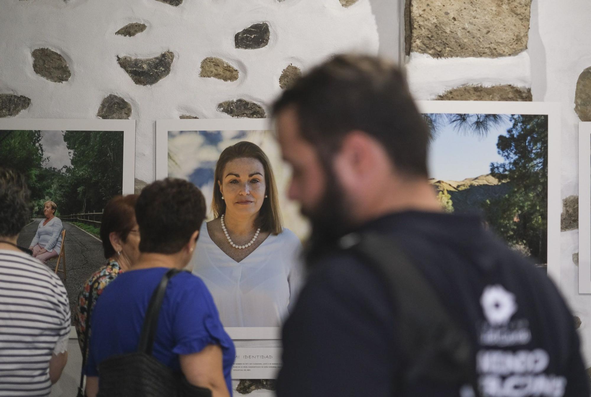 Exposición fotográfica 'Mi identidad' sobre mujeres cuidadoras