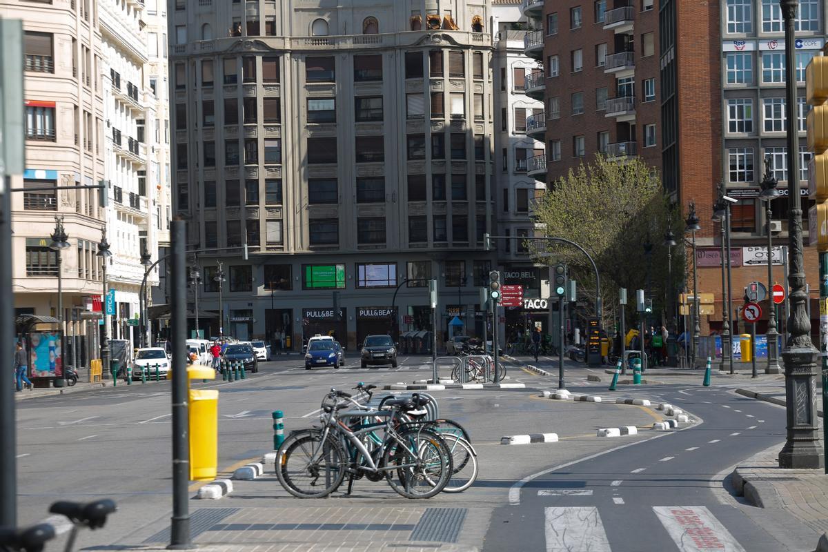 La calle Colón dejó de ser el punto neurálgico de compras por el cierre de comercios no esenciales