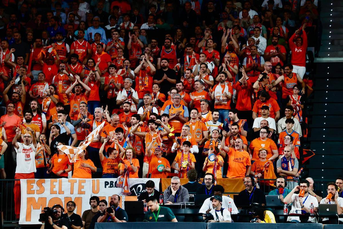 Panathinaikos sobrevive a la última posesión del Valencia Basket en el Roig Arena