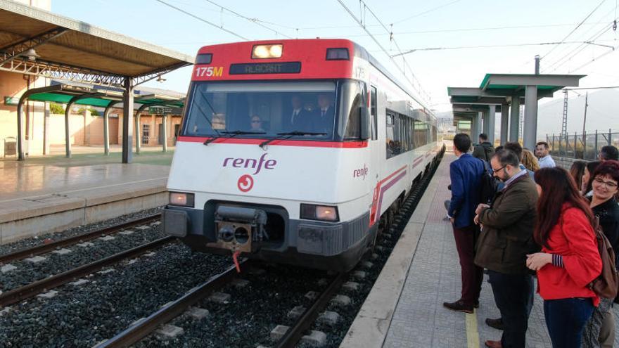 La inauguración del servicio de cercanías Villena-Alicante