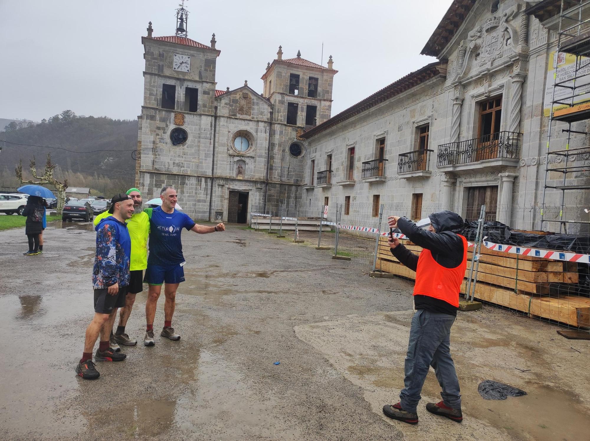 En imágenes: Así fue la cuerta edición de Las Traviesas, con meta en el icónico monasterio de Cornellana