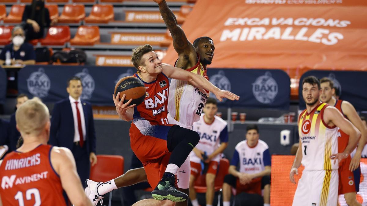 Mason i Ennis en una de les dues victòries del Baxi sobre el Saragossa en la passada temporada