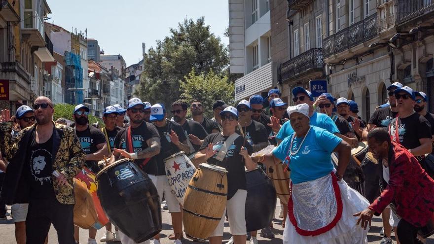 Jornada de baile, percusión y color de la comunidad uruguaya en Vigo