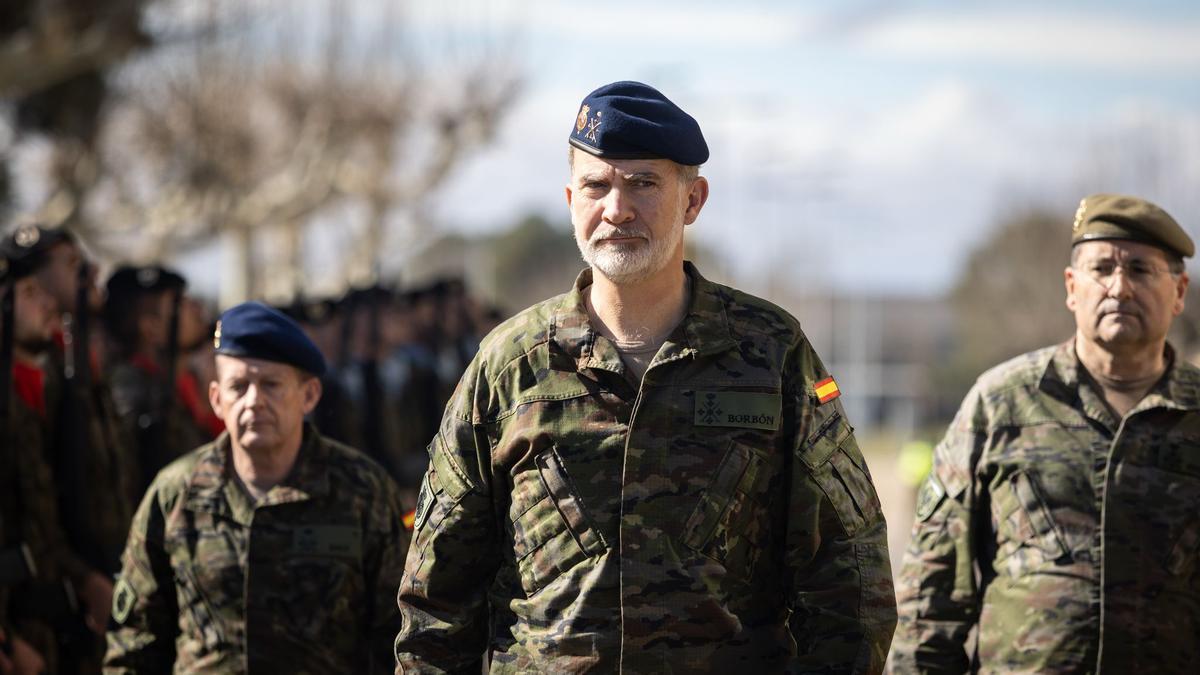 Felipe VI visita la brigada Aragón I en Zaragoza