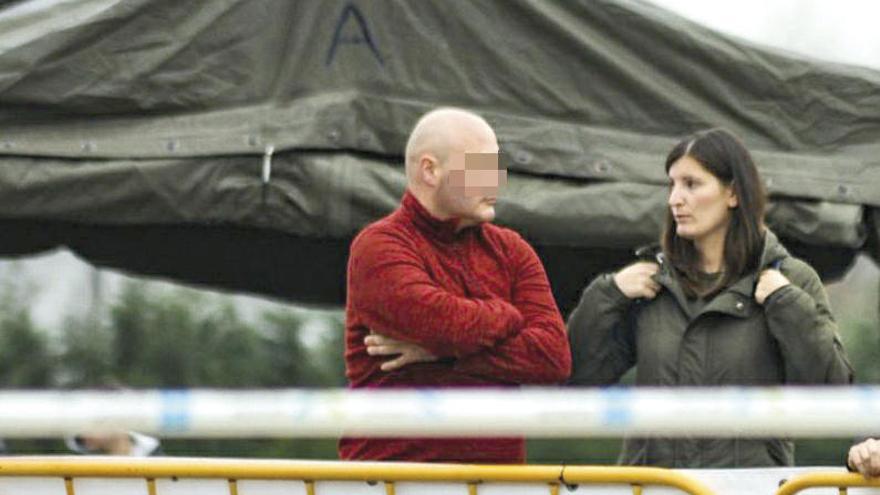 Rosario Rodríguez, en una prueba escolar de cross - Rosario Rodríguez acudió con su cuñado ayer a una prueba escolar de cross ayer en Portas para apoyar a su hija. Tras haber sido detenida con su marido como posible coautora de la muerte de Diana, intenta normalizar su vida. El pasado 29 de diciembre, viendo lo que se le venía encima, retiró la coartada que había prestado a &quot;El Chicle&quot; durante el último año: no estuvo con él la noche en que desapareció la joven madrileña. Otros cuñados , que también le dieron cobertura, se la retiraron. Desimputada por el juez de Ribeira,  los padres de Diana ya han recurrido.