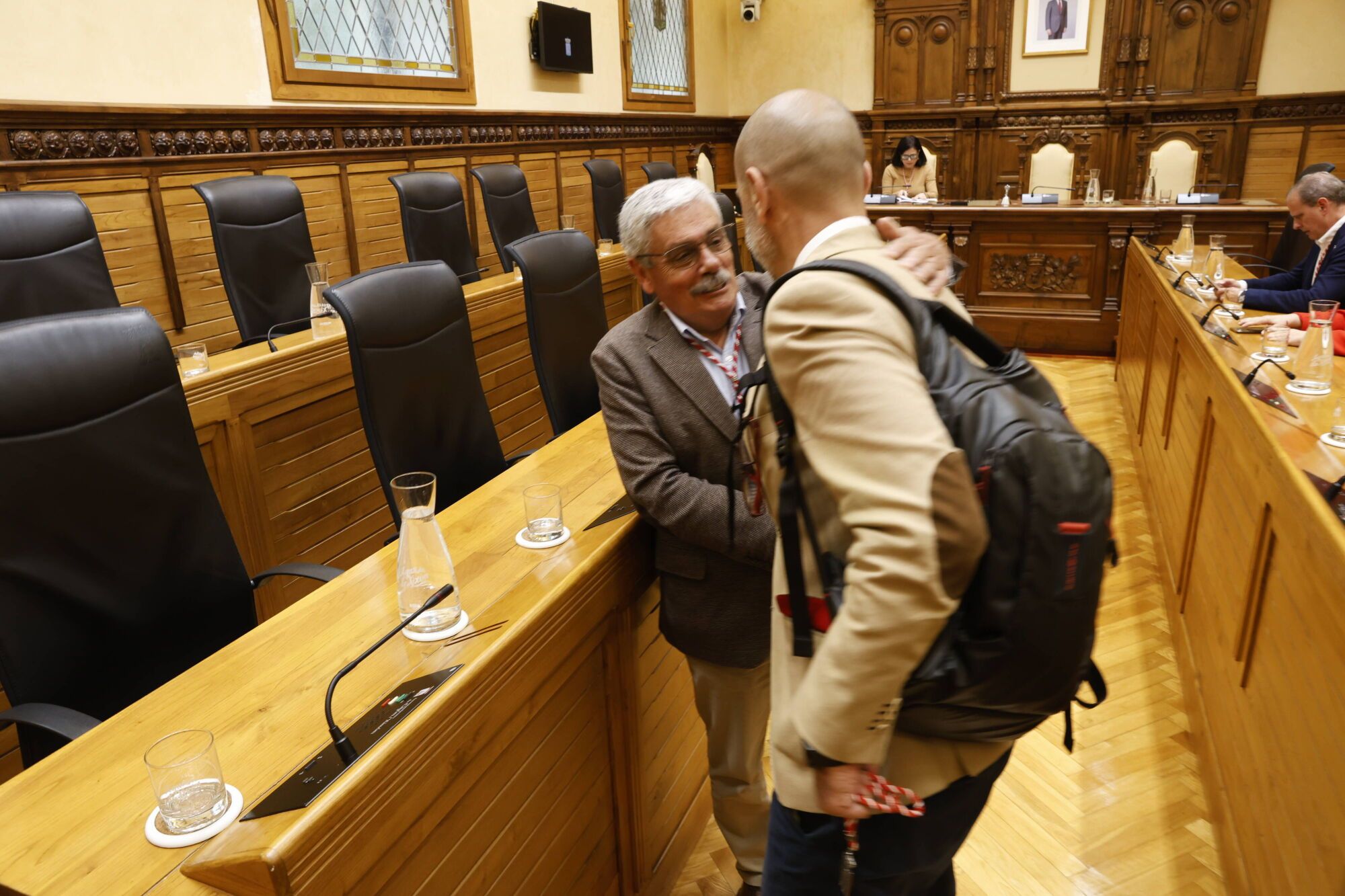 EN IMÁGENES: Gijón honra a sus vecinos ejemplares, ahora sí, tras la interrupción provocada por el apagón
