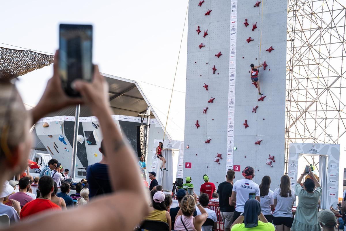 Ambiente durante la competición de escalada de velocidad de la Copa de Europa