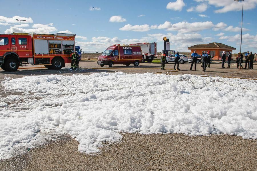 Accidente de dos camiones en Los Llanos (Zamora)