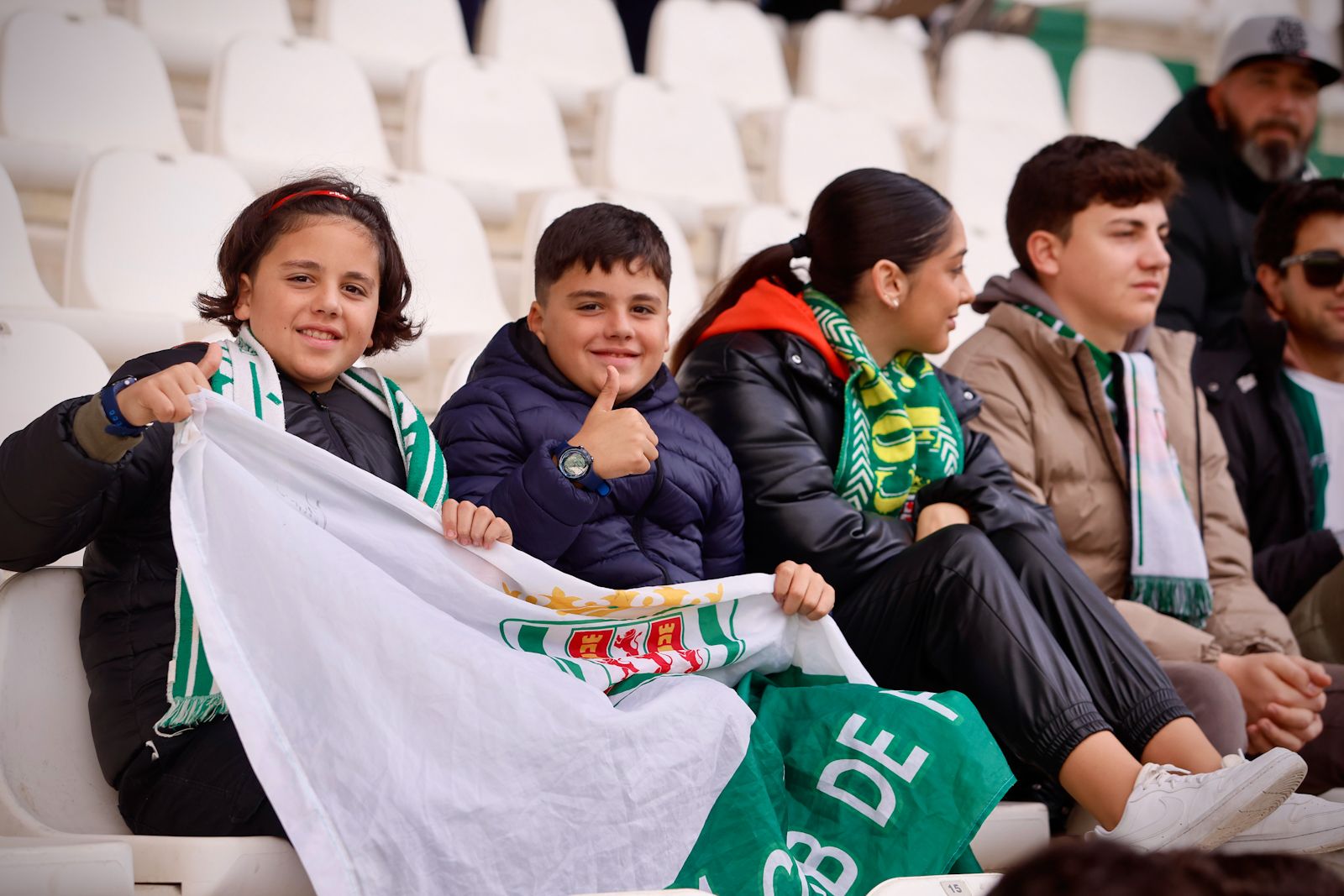 El Córdoba entrena ante su afición en El Arcángel