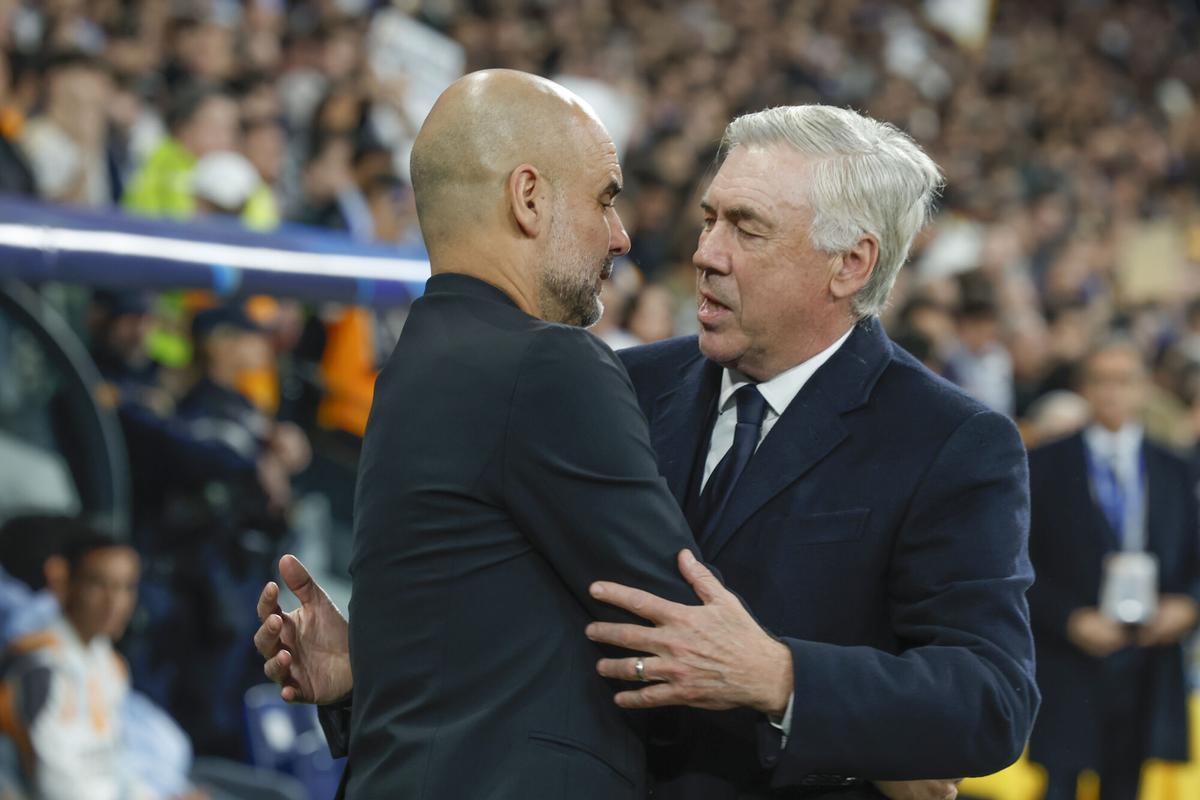 Pep Guardiola y Carlo Ancelotti se saludan durante un partido de Liga de Campeones como entrenadores del Manchester City y el Real Madrid. EFE/Kiko Huesca. (ampliación texto) (sustituye foto)