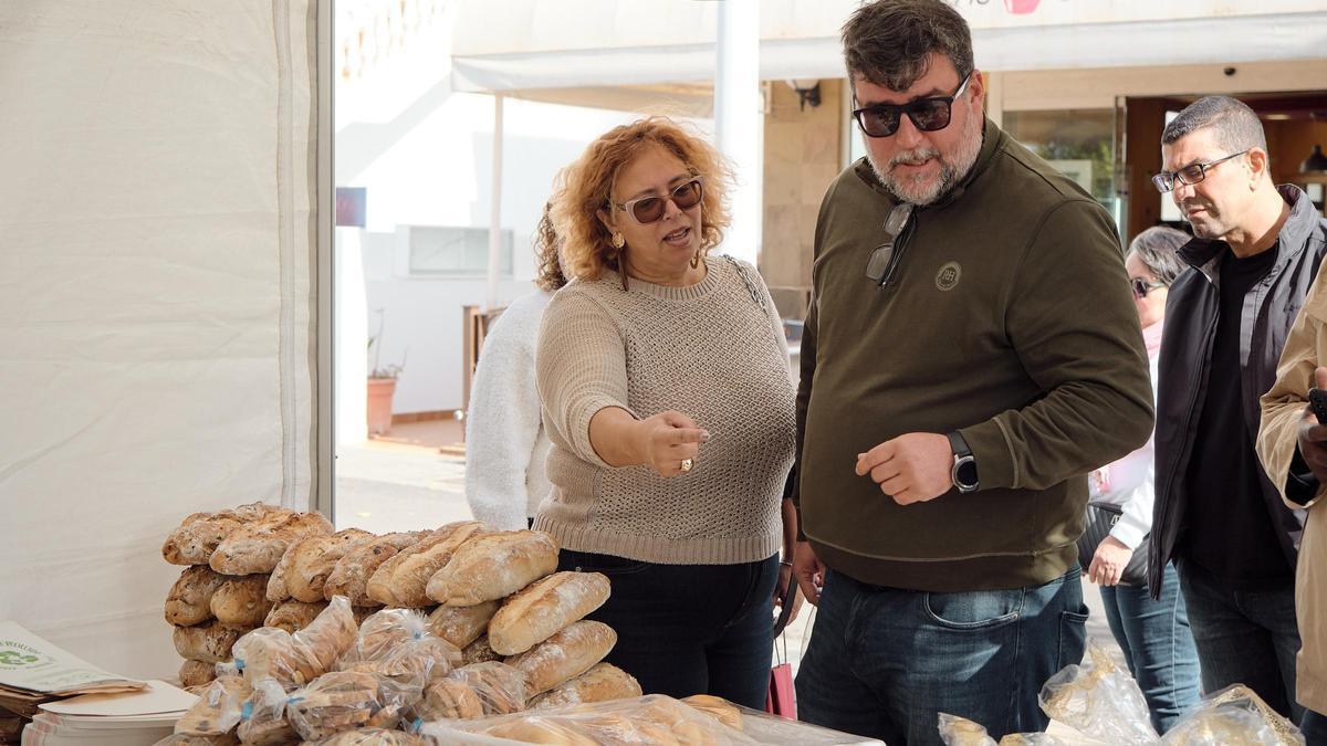 Playa Honda celebra su animado mercadillo navideño apostando por el comercio local