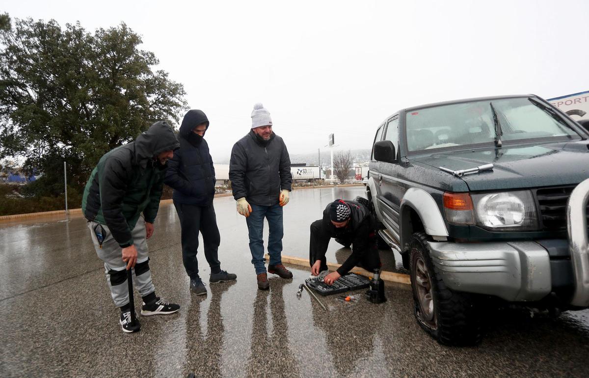 Numerosos transportistas permanecen atrapados en El Rebollar