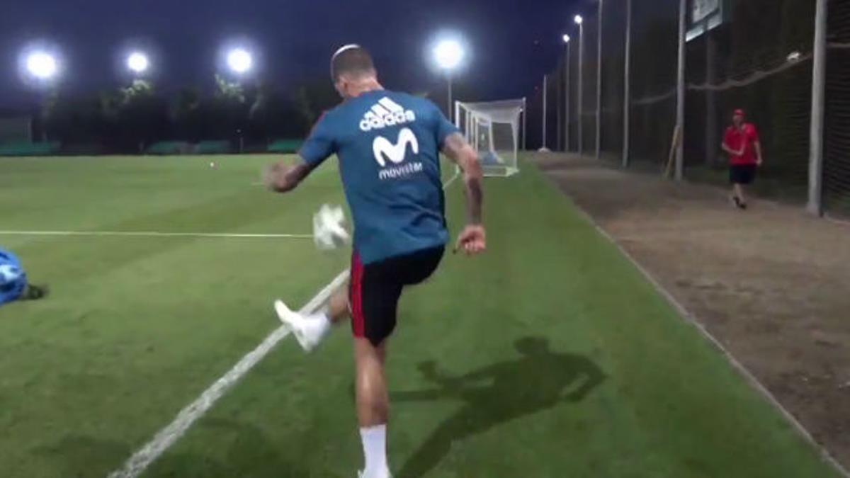 El golazo olímpico de Sergio Ramos en el entrenamiento de la selección