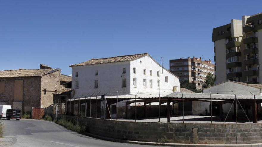 El aparcamiento situado junto a la alqueria del Moro cierra hoy puertas