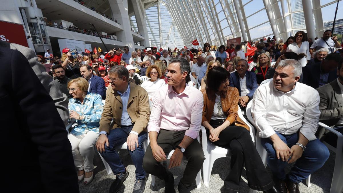Pedro Sánchez, Ximo Puig y Sandra Gómez en el Museo de las Ciencias