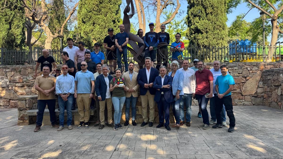 Vicente Martínez Mus se reúne en Náquera con la Asociación de Ciclistas de Montaña de la Comunitat Valenciana.