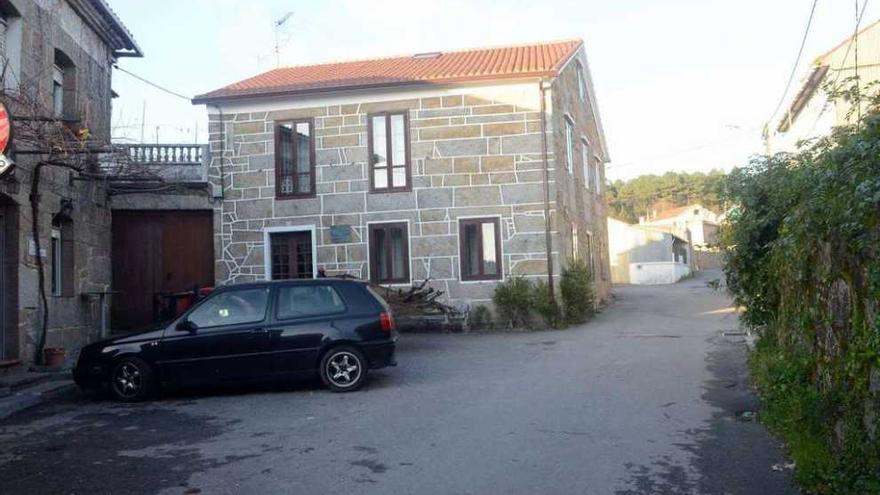 La pelea se produjo en el exterior de un bar de Aralde (a la izquierda de la imagen). // Noé Parga