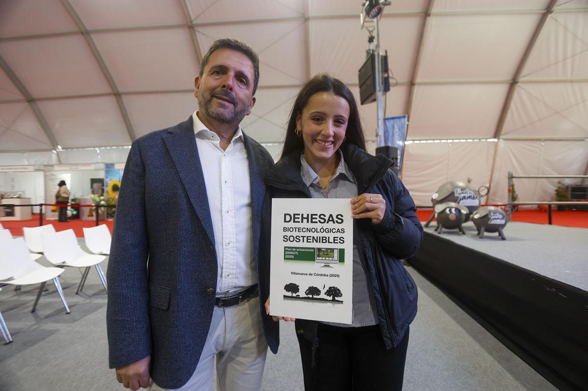 El doctor en Biología Baldomero Morenoy la autora del proyecto y gerente de Simbiótica, Sara Elena Moreno.