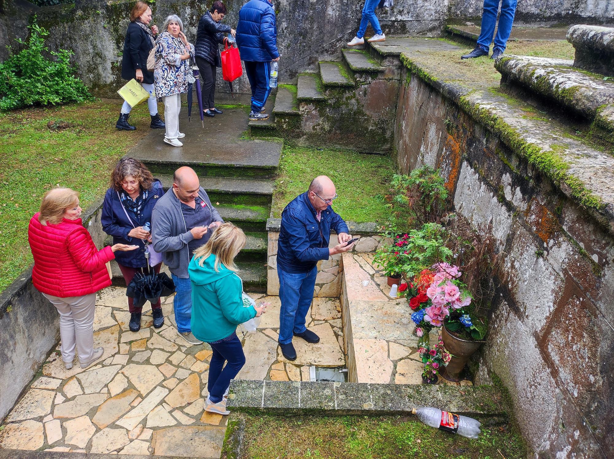 La Virgen de Villaoril, en Navia, celebra su día grande