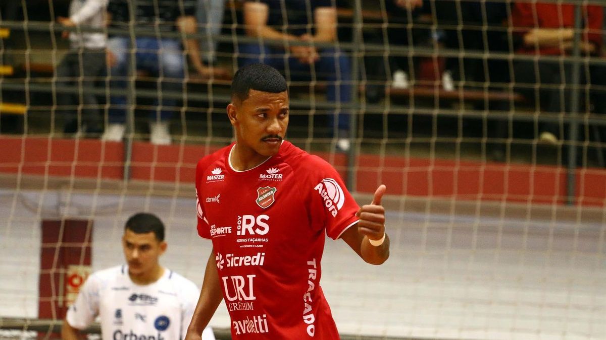 Kaué celebra un gol en el campeonato brasileño.