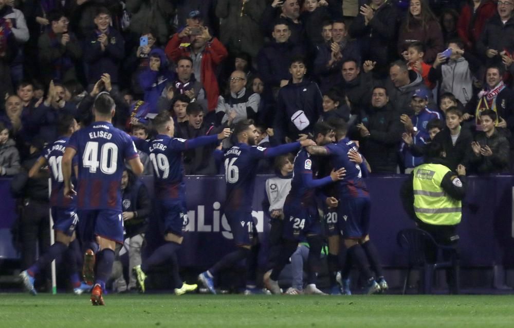 Las mejores imágenes del derbi Levante UD - Valencia CF