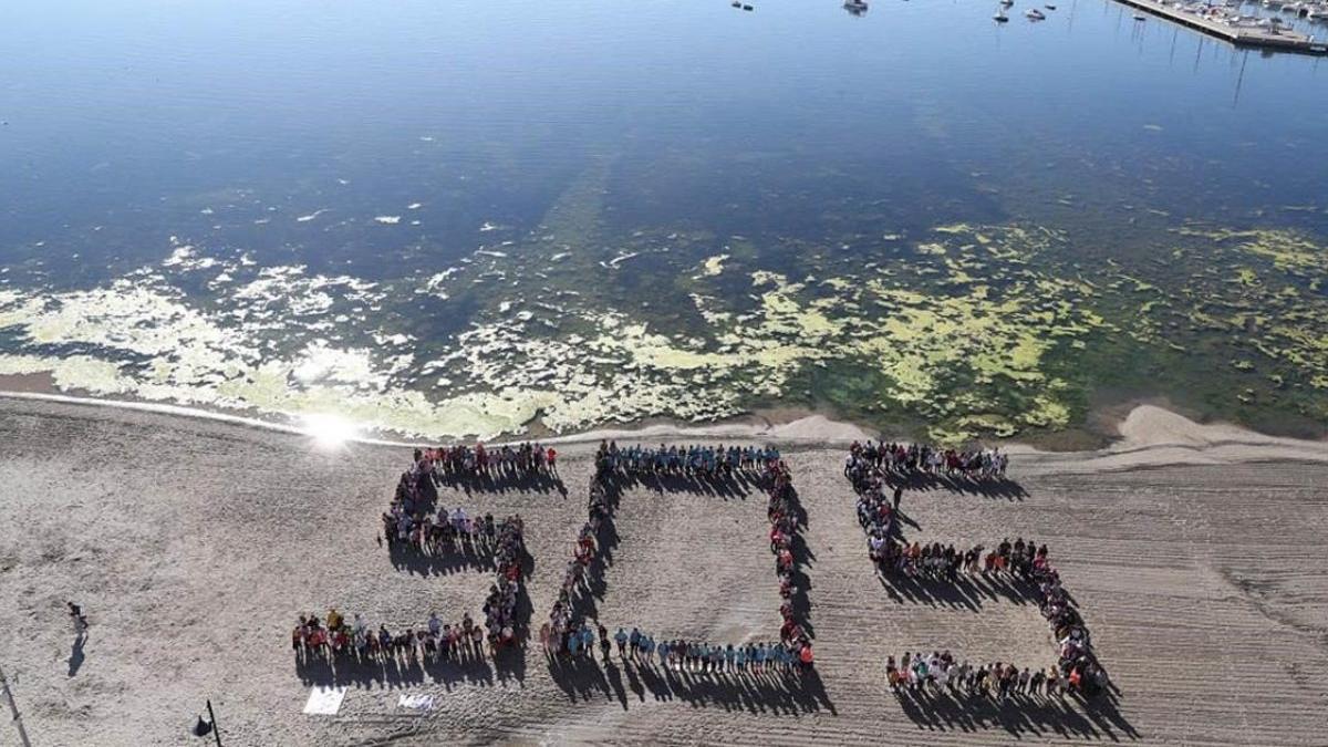 Manifestación para reclamar medidas contra la destrucción del Mar Menor.