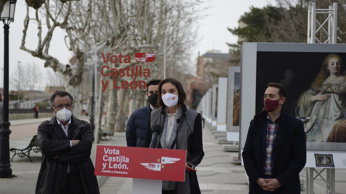 La ministra Reyes Maroto durante su comparecencia en los paseos de la Mota.