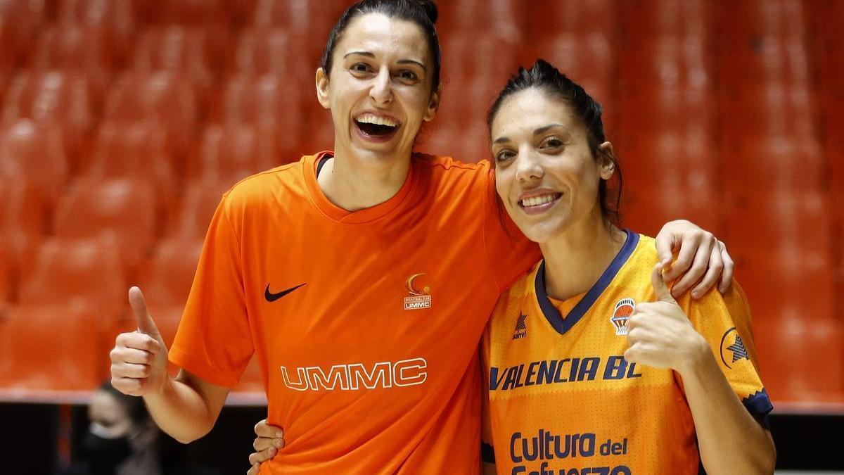 Alba Torrens, con Cristina Ouviña antes de la Supercopa de Europa en La Fonteta