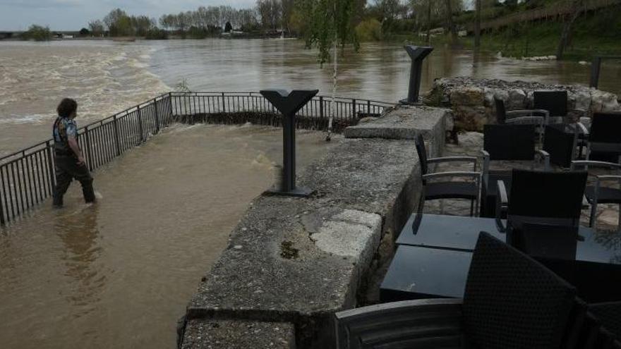 El agua ha entrado en el establecimiento de hostelería de las Aceñas de Pinilla