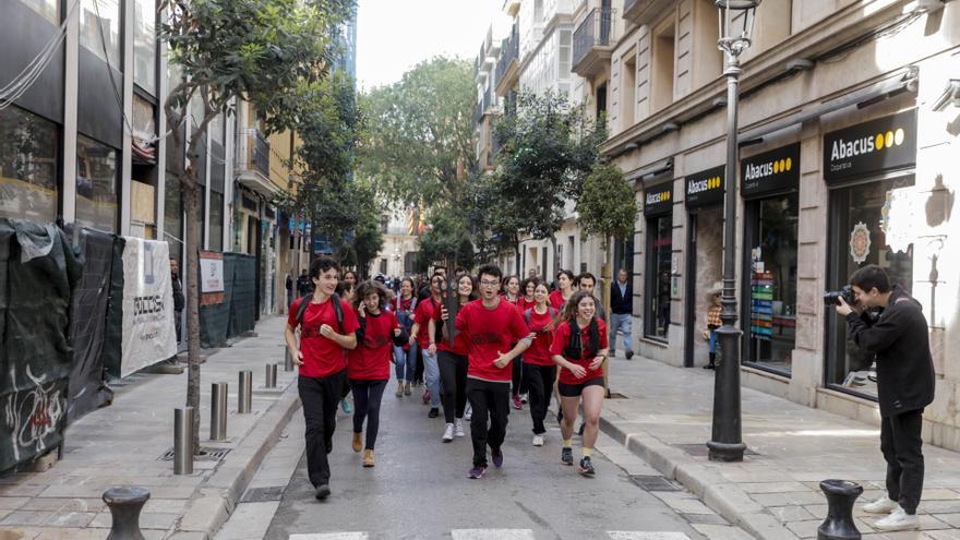 Vox aprueba fondos para el Correllengua mientras exige al Govern que retire las subvenciones a los «indepes catalanistas»