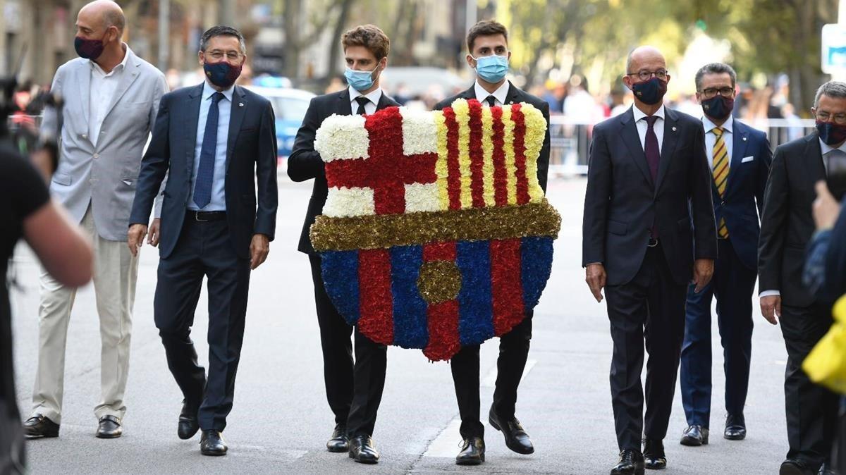 Josep Maria Bartomeu encabeza la ofrenda por parte del FC Barcelona.