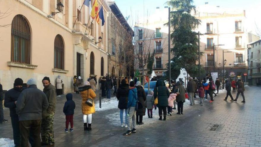 Aglomeraciones en el estreno del consulado móvil de Marruecos en Calatayud